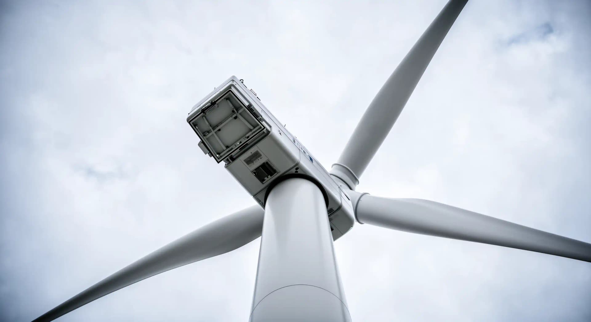 Technicien maintenance éolienne : métier et salaire 2026